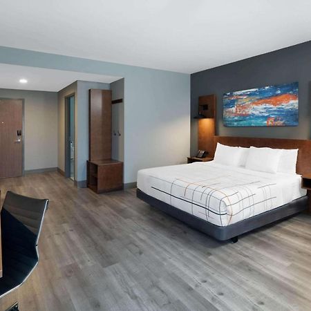 La Quinta Inn & Suites By Wyndham Louisville Ne - Old Henry Rd 외부 사진
