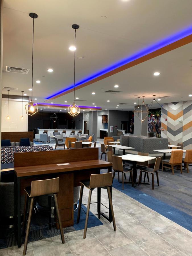 La Quinta Inn & Suites By Wyndham Louisville Ne - Old Henry Rd 외부 사진