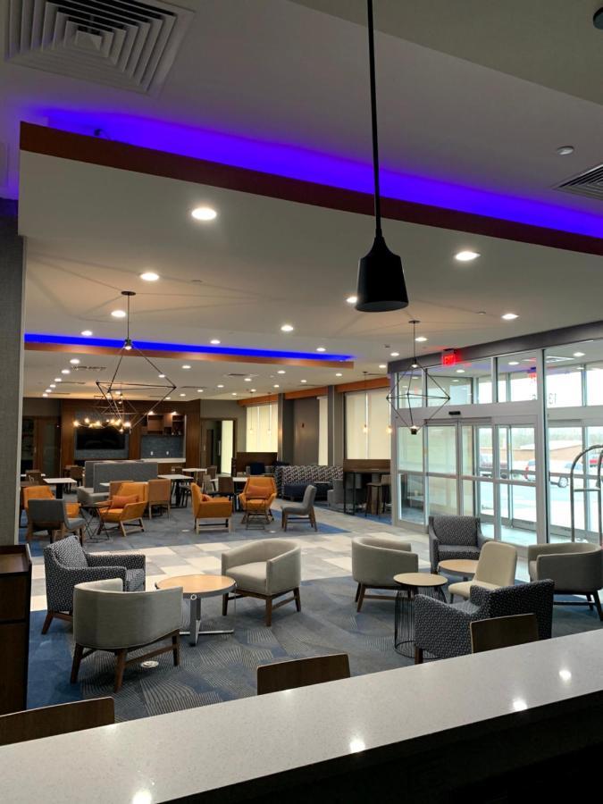 La Quinta Inn & Suites By Wyndham Louisville Ne - Old Henry Rd 외부 사진