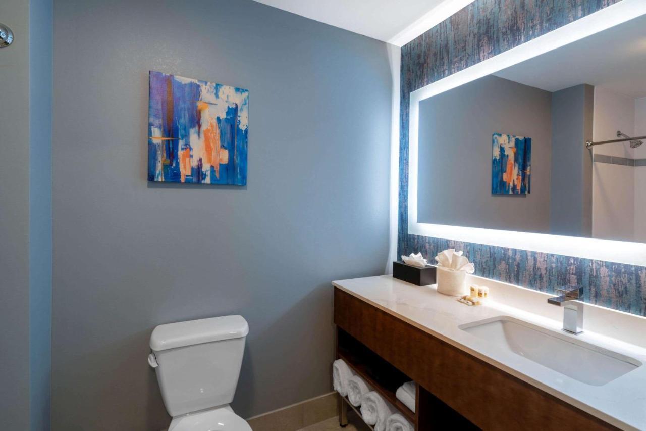 La Quinta Inn & Suites By Wyndham Louisville Ne - Old Henry Rd 외부 사진