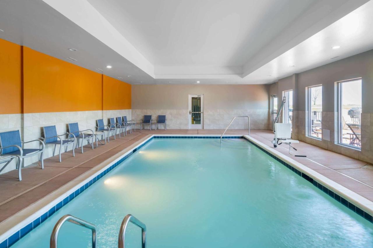 La Quinta Inn & Suites By Wyndham Louisville Ne - Old Henry Rd 외부 사진