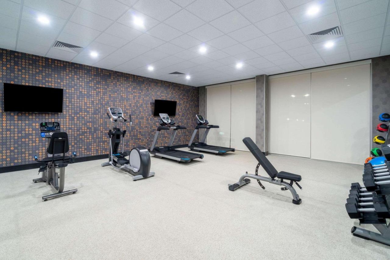 La Quinta Inn & Suites By Wyndham Louisville Ne - Old Henry Rd 외부 사진