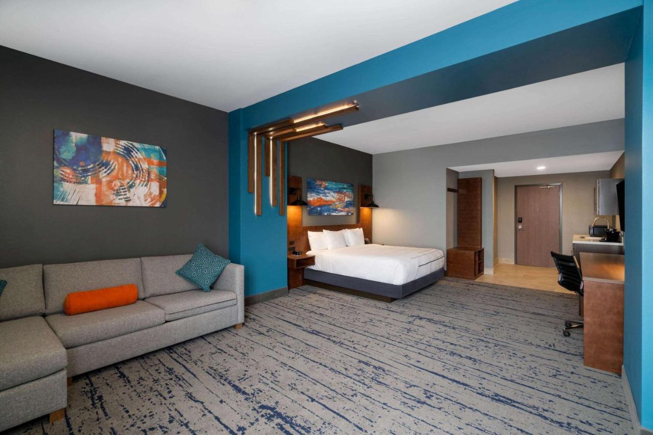 La Quinta Inn & Suites By Wyndham Louisville Ne - Old Henry Rd 외부 사진