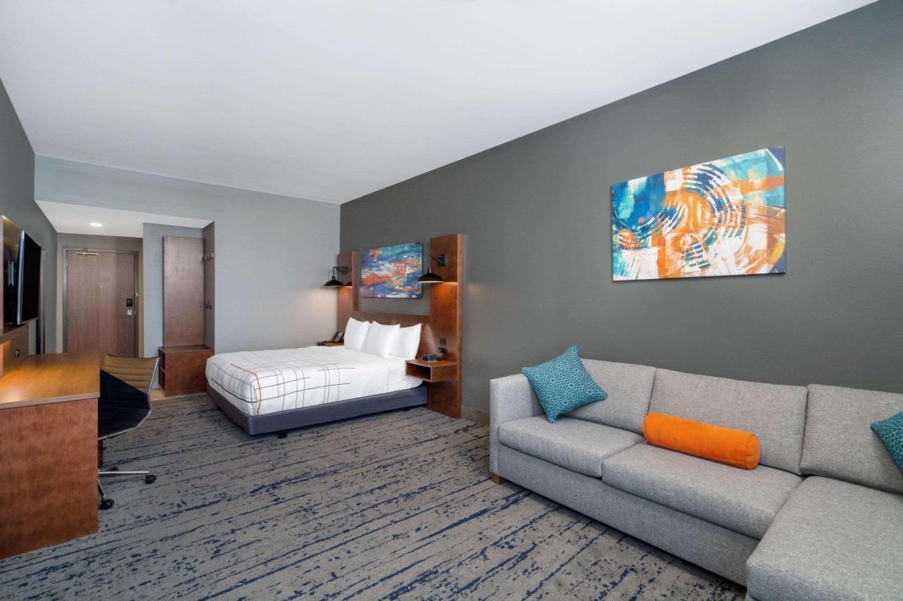 La Quinta Inn & Suites By Wyndham Louisville Ne - Old Henry Rd 외부 사진
