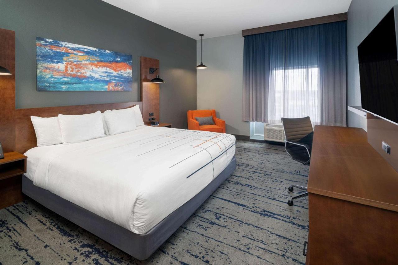 La Quinta Inn & Suites By Wyndham Louisville Ne - Old Henry Rd 외부 사진