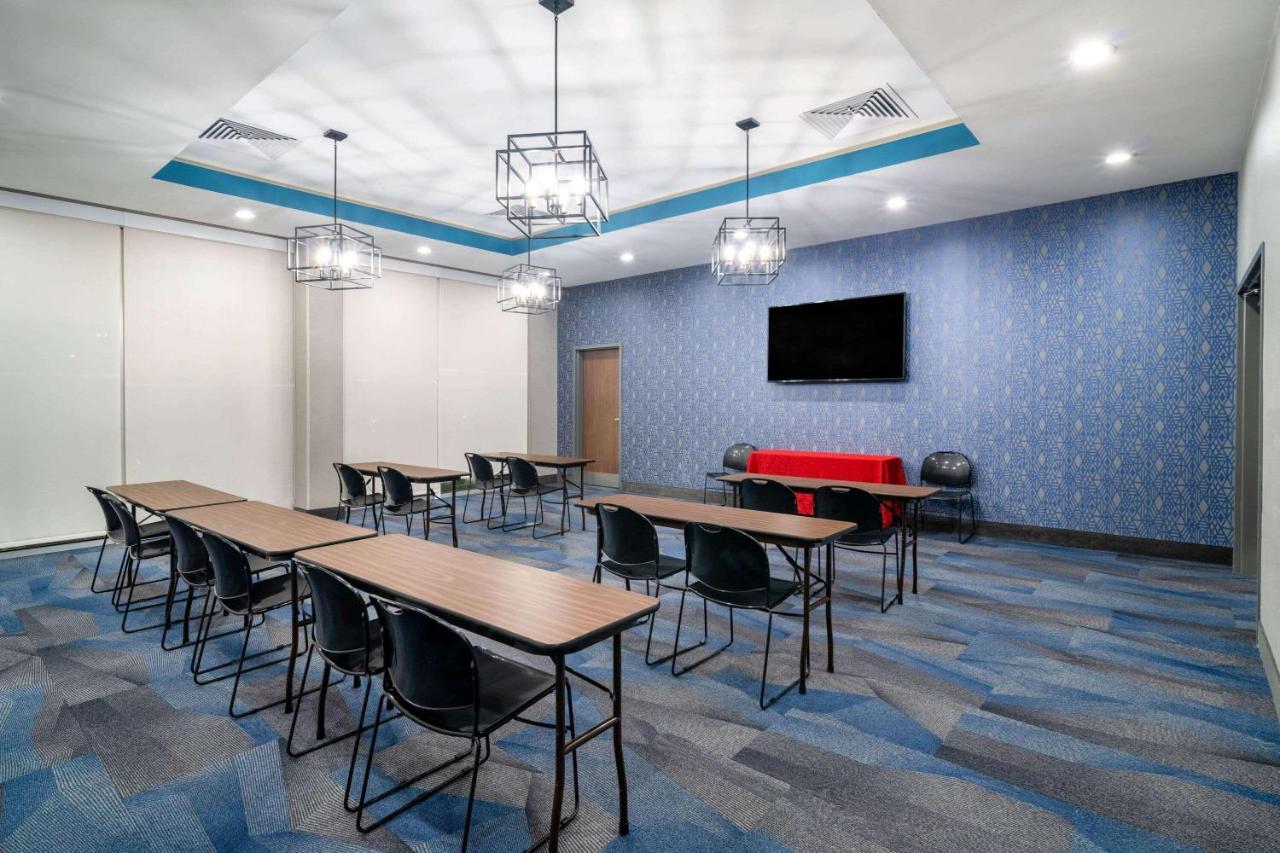 La Quinta Inn & Suites By Wyndham Louisville Ne - Old Henry Rd 외부 사진