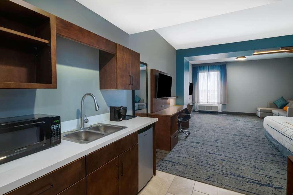 La Quinta Inn & Suites By Wyndham Louisville Ne - Old Henry Rd 객실 사진